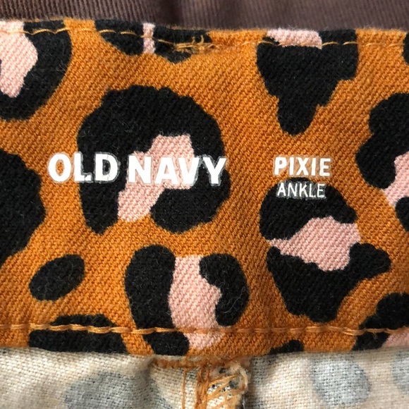 Old Navy Mid-Rise Printed Pixie Ankle Pants for Women's 2 leopard abstract EUC - Picture 9 of 14